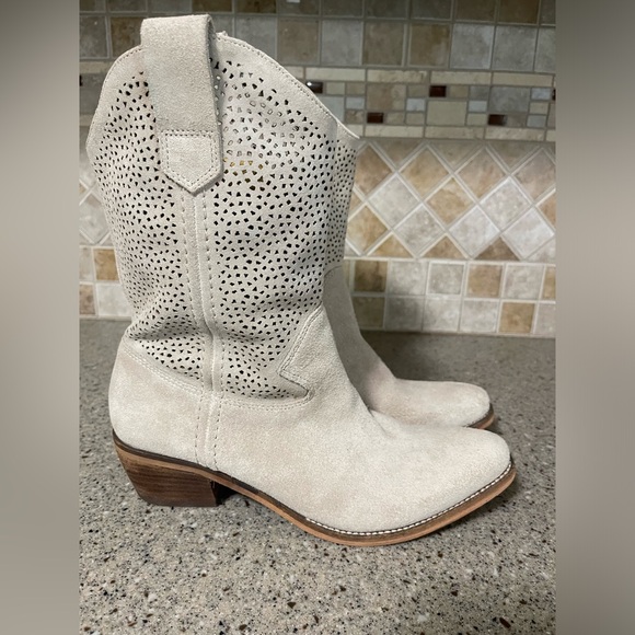 BCBGeneration Women’s Western Bastille Suede Leather Boot Sz 8 - Picture 2 of 7